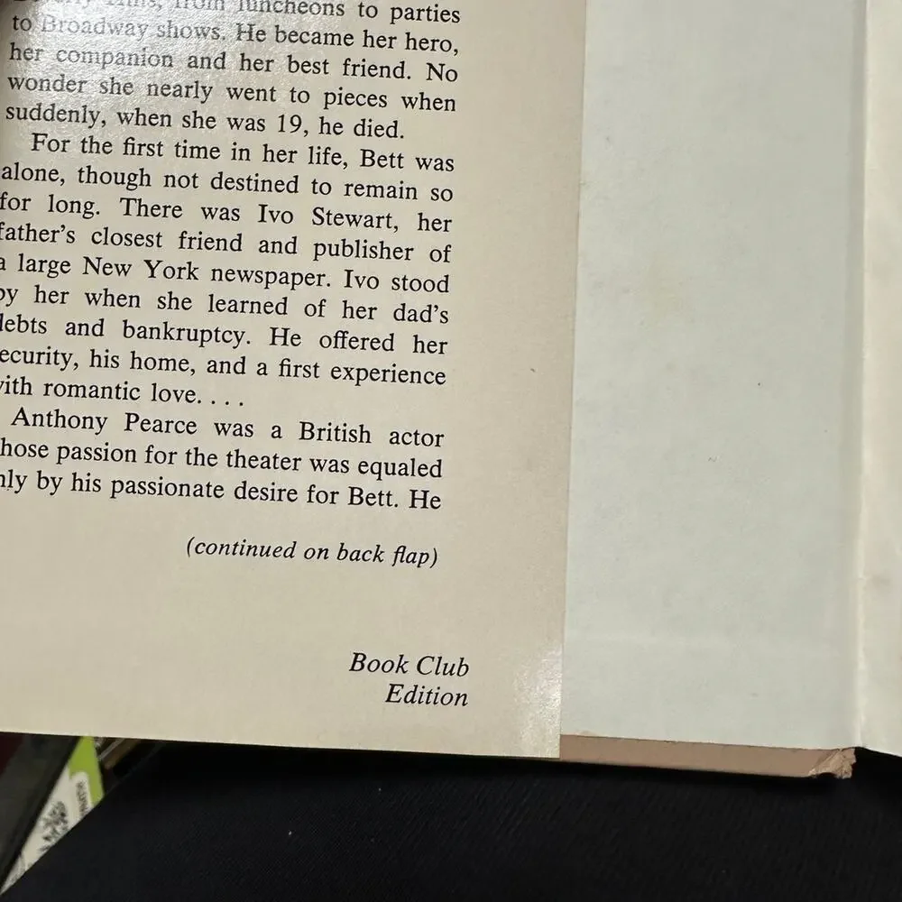 Hardcover‎ Danielle Steel Book titled Loving